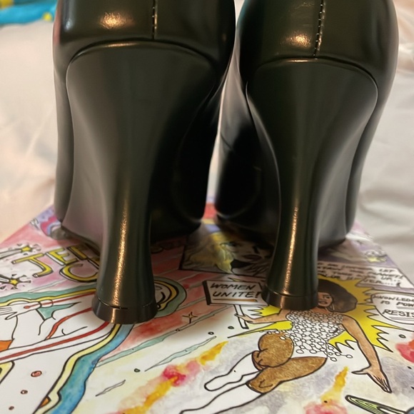 BRAND NEW IN BOX Anthropology heels, brand new w/box & tags. 7.5 dark green - Picture 8 of 8